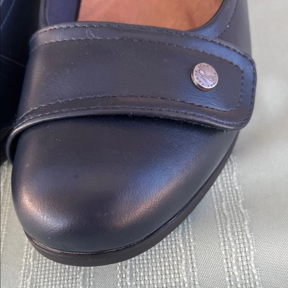 Dream Pairs women’s  Navy On Round-Toe shoes size 9